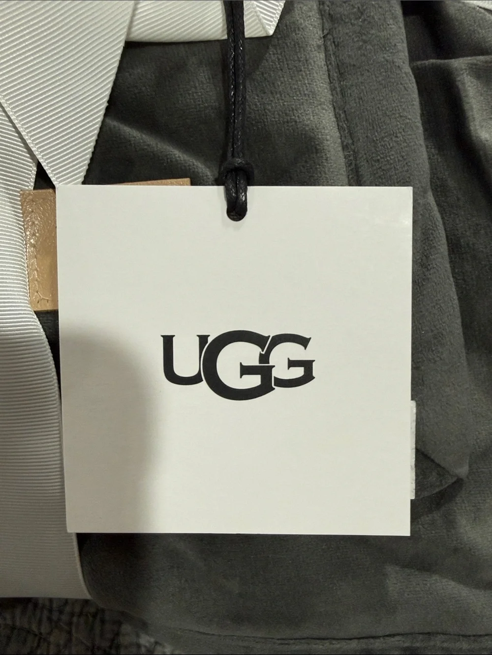 NWT UGG Duffield Throw Charcoal Gray Plush Throw with White Ribbon